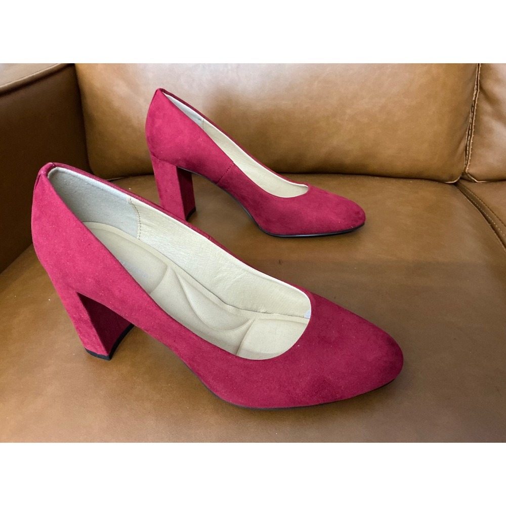 CL Laundry Pumps Womens 7.5 Ruby Red  Block Heel Suede LCA-001